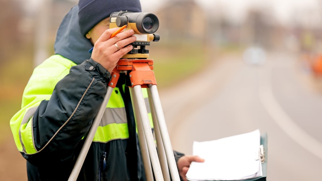 Land surveyor who produces a certificate of location 