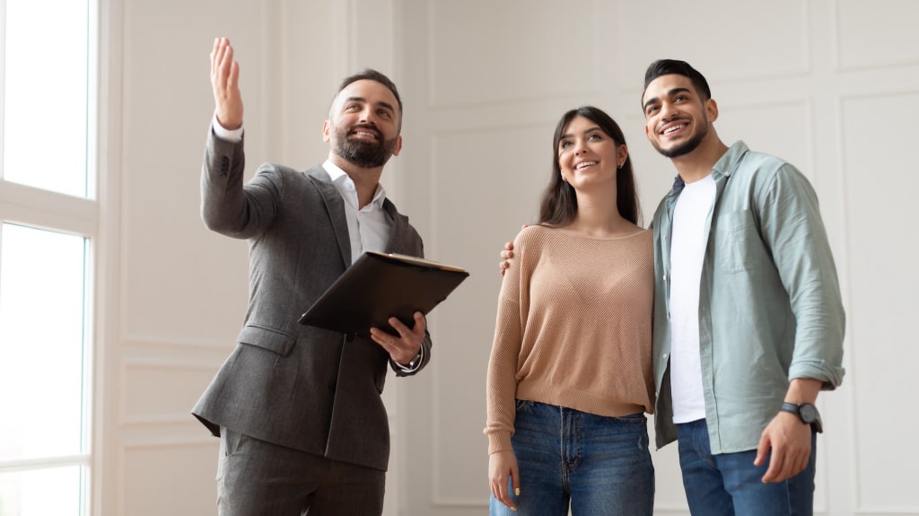 Real estate broker who shows homes to potential buyers